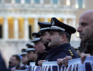 Διεκδικούν και οι ένστολοι αναδρομικά επιδόματα εορτών και αδείας 2.500 ευρώ